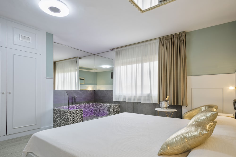 H Hotel 26/65