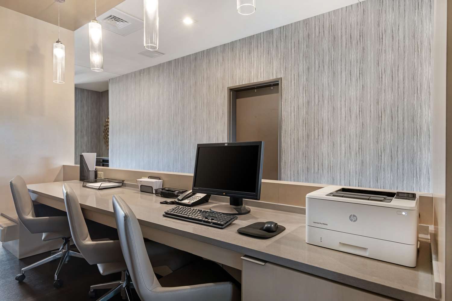 Best Western Plus Executive Residency Rigby's Water World Hotel 35/44