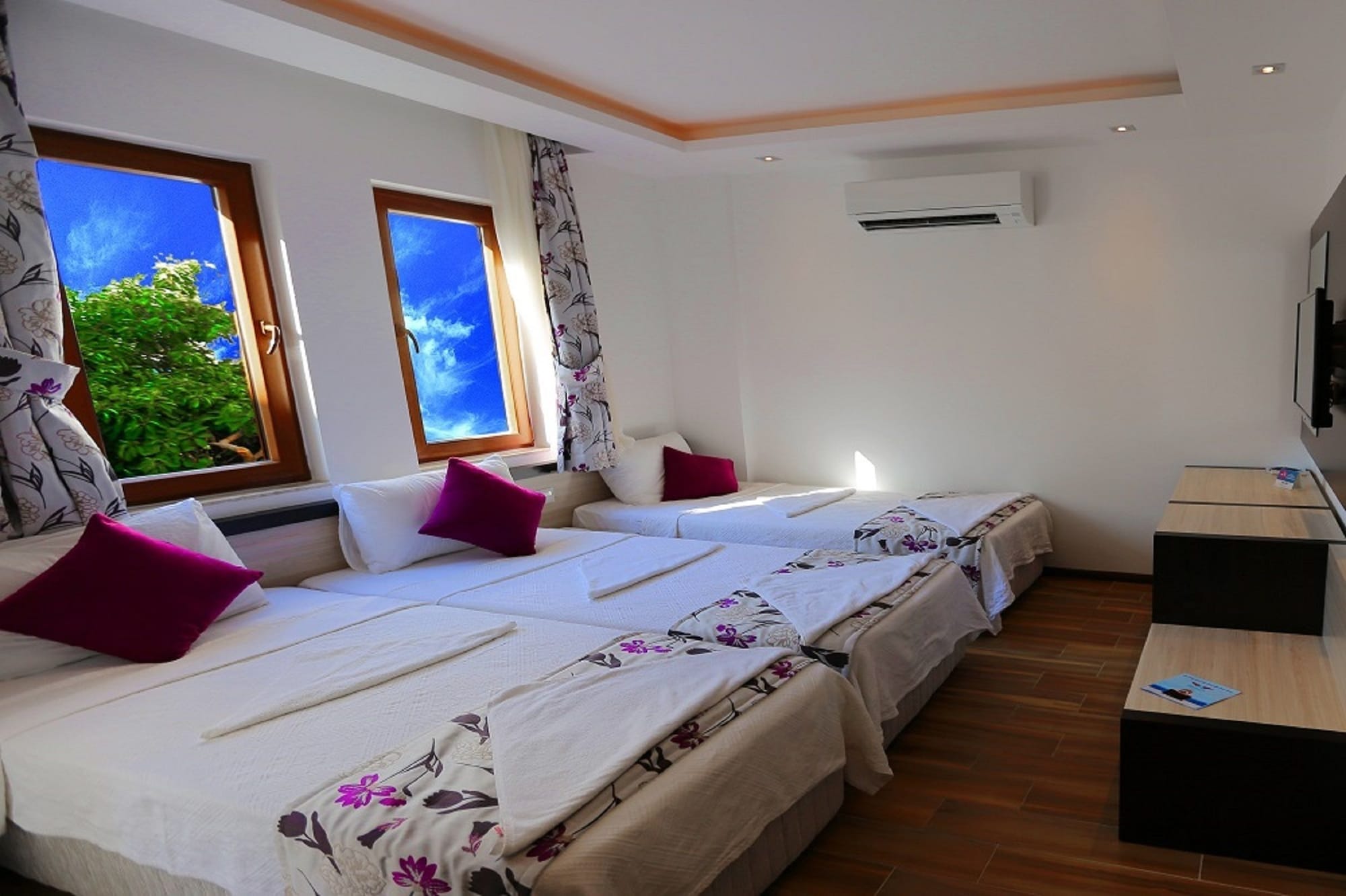 ROOM, TRIPLE