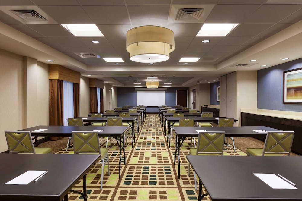 Hampton Inn & Suites Camp Springs/ Andrews Afb 25/29