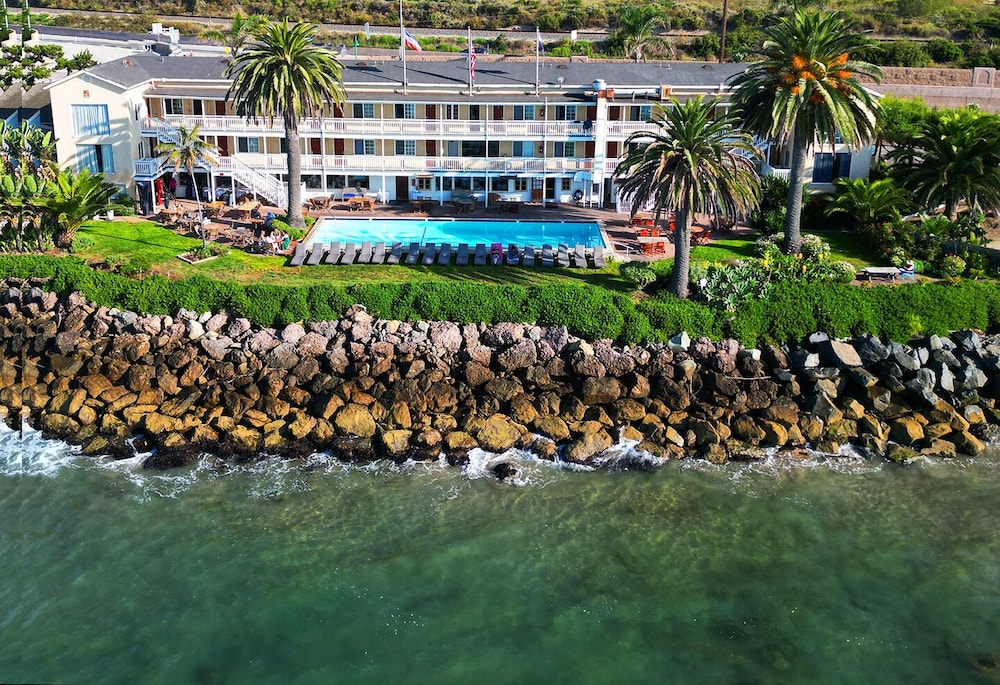 Cliff House Inn 65/71