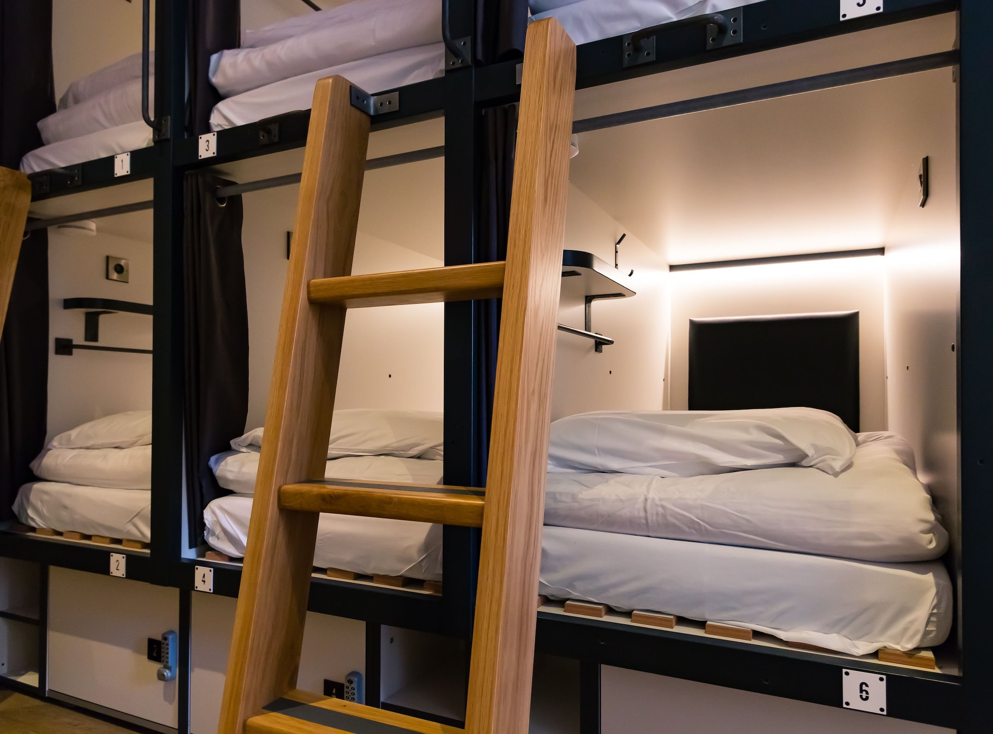 POD, MIXED DORM, 8 BEDS