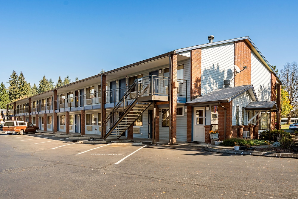 Super 8 by Wyndham Vancouver East 48/51