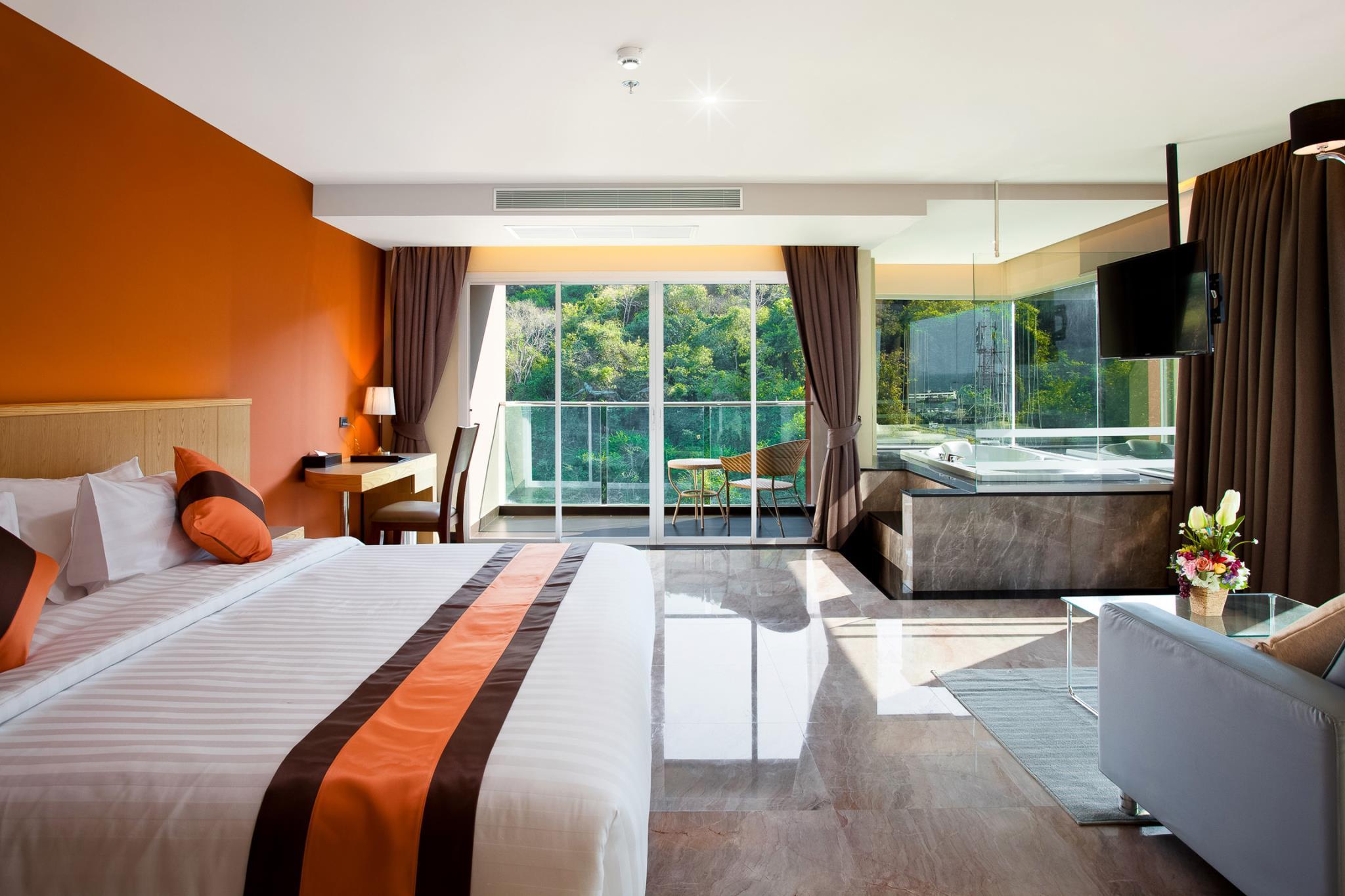 Premium, King Bed, Mountain View