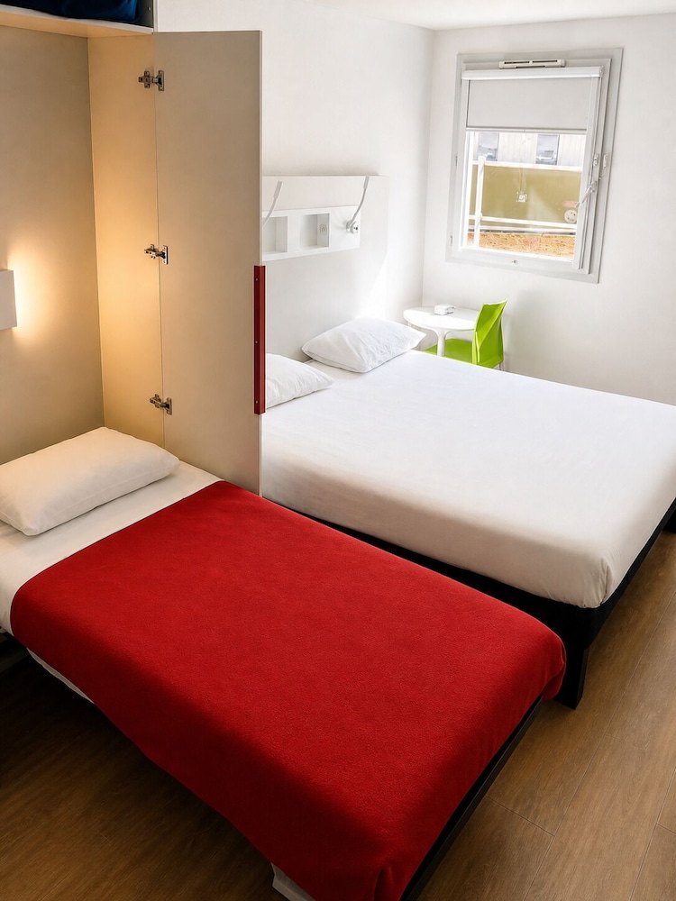 Room, 1 Double and 1 Single Bed