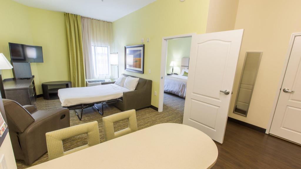 1 Bedroom, Mixed Dorm, Suite, King Bed, Accessible، CANDLEWOOD SUITES OVERLAND PARK 3/3