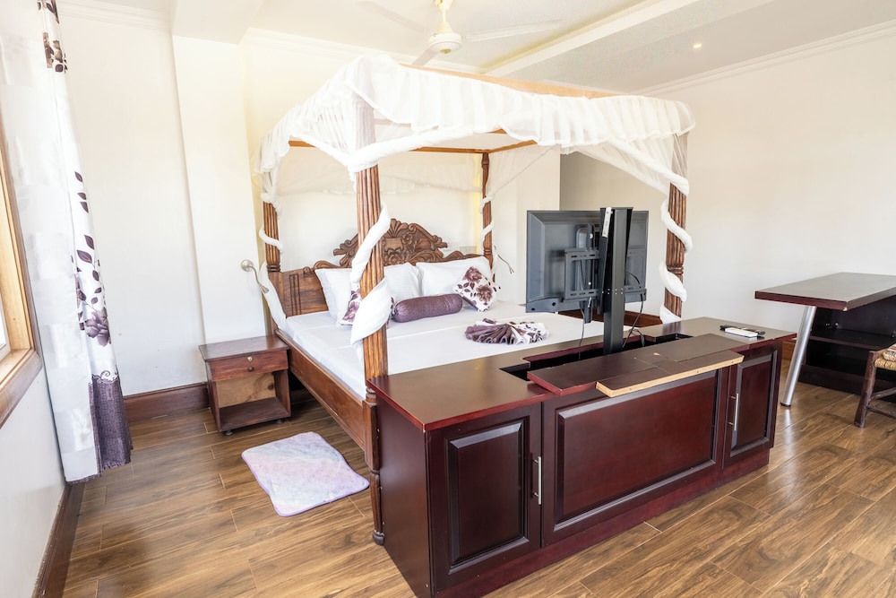Queens Chateau Boutique Villa 16/50
