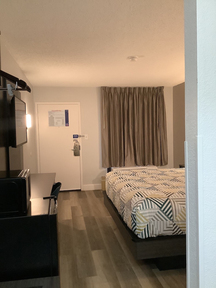 Motel6 Memphis, TN - East 35/53