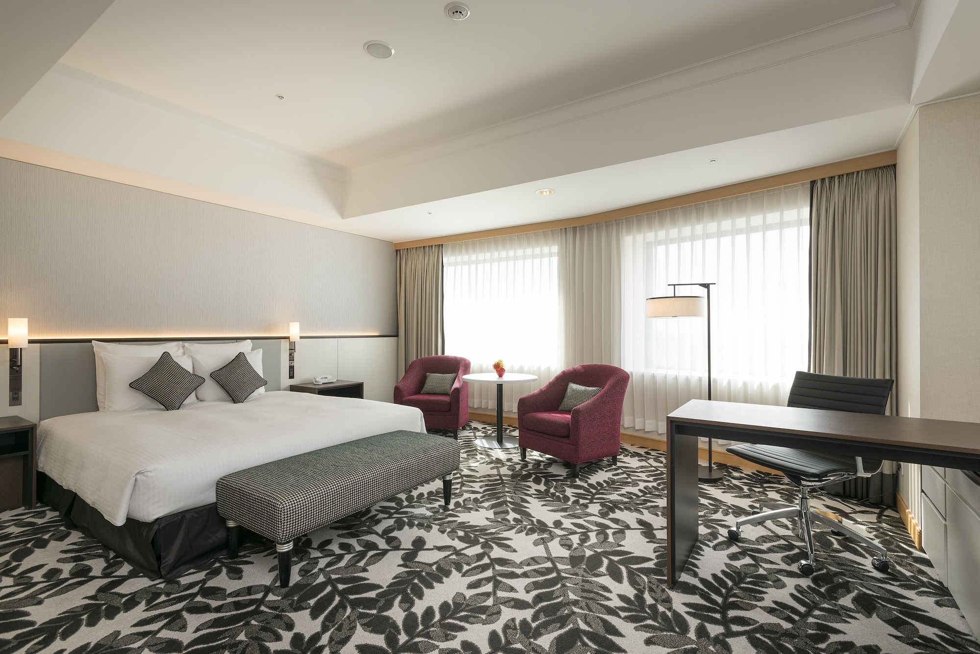 Premium, Queen Bed, Ferris Wheel View, Smoking