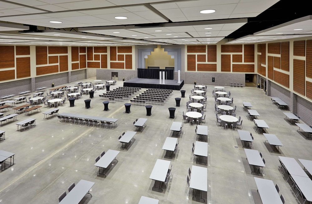 Doubletree By Hilton Lawrenceburg 32/33