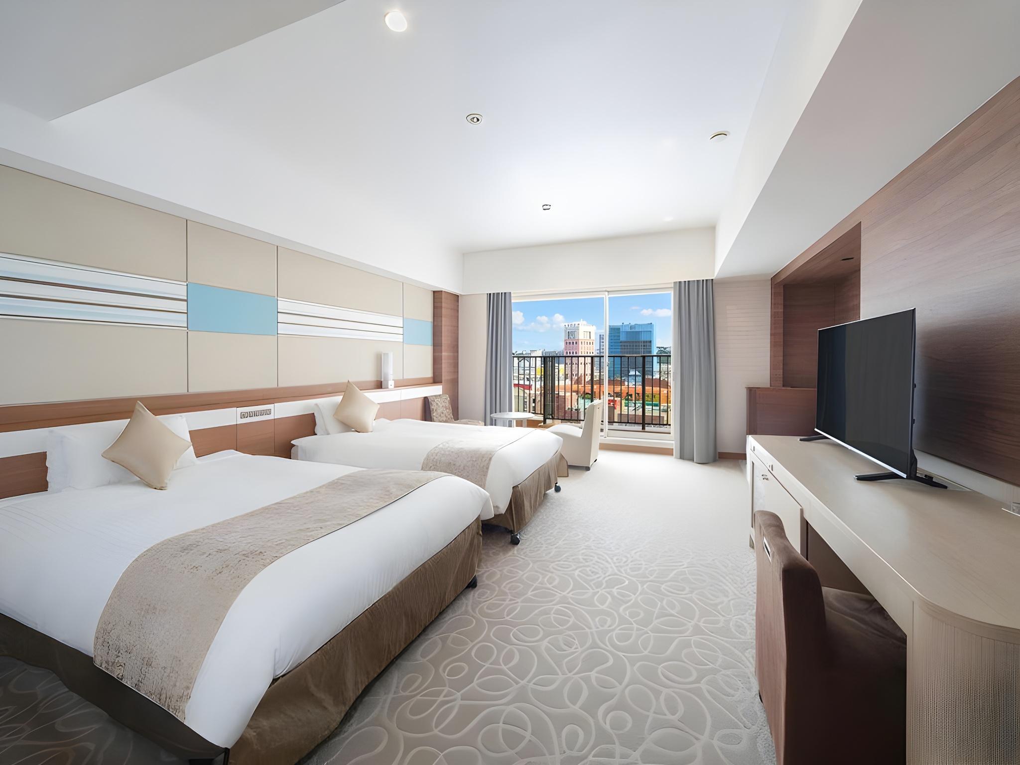 Family, Twin Beds, Annex