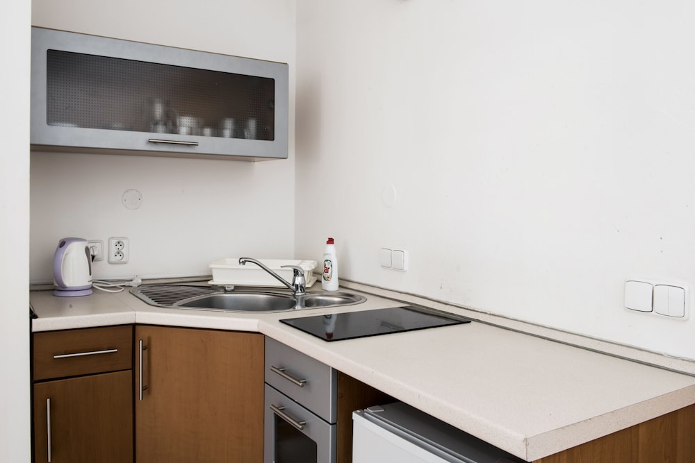 Hostel Eleven 44/48