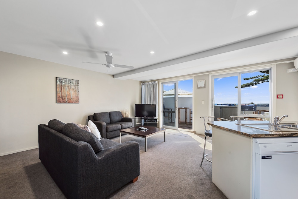 The Pavilions Beachfront Apartments 46/76