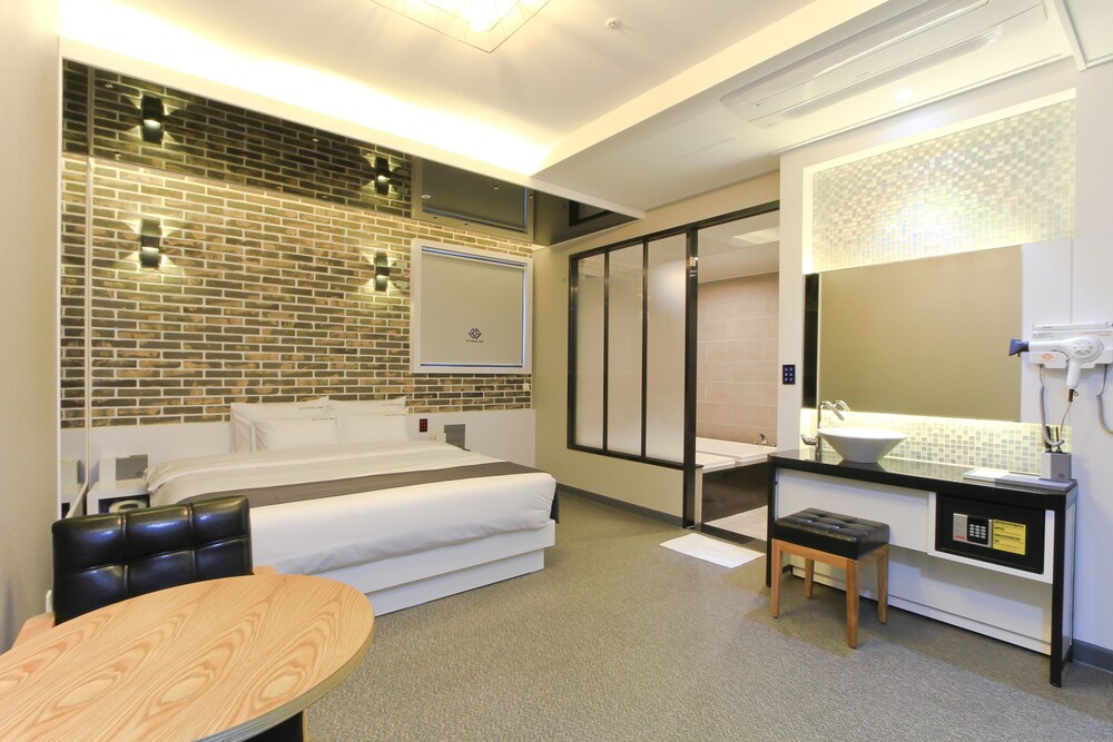 City Hotel G&G 10/45
