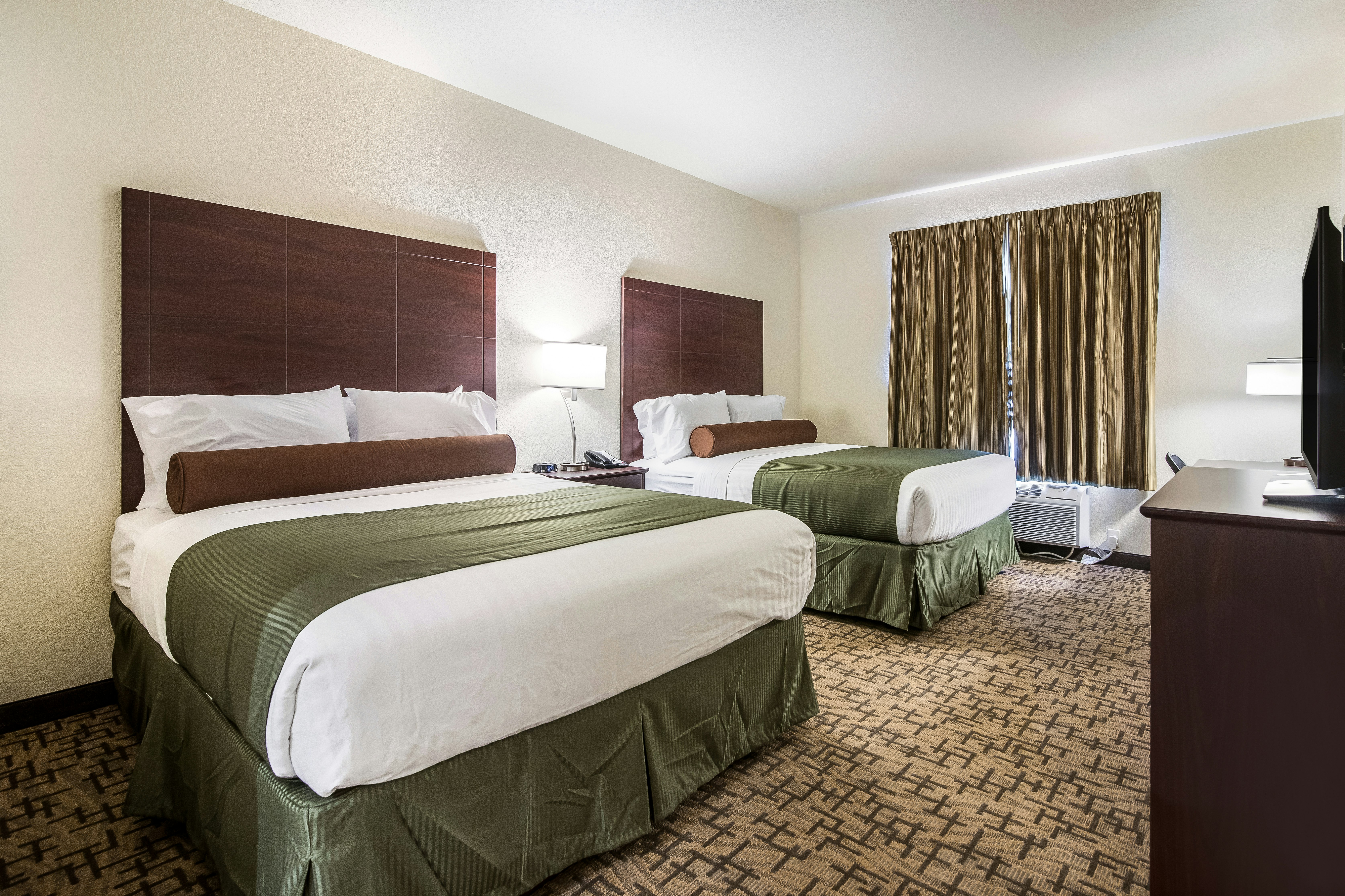 Cobblestone Hotel and Suites Victor 18/52