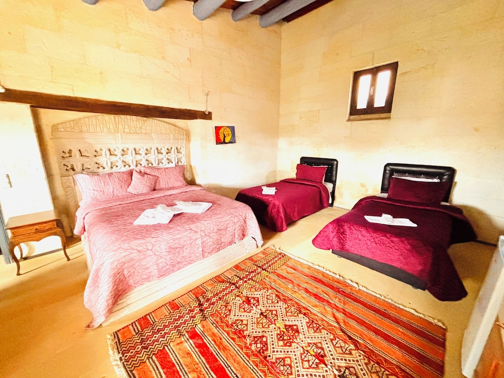 Family, 1 Single and 2 Queen Beds, Valley View, Garden Area، Mozaik Otel 2/8