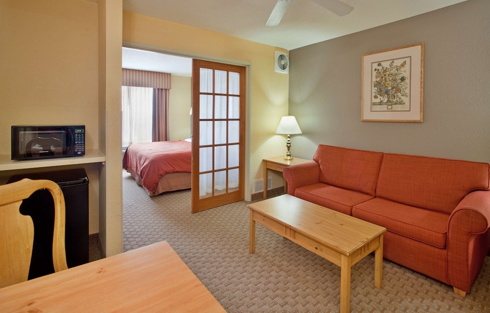 Country Inn & Suites by Radisson, Bloomington-Normal West, IL 38/56