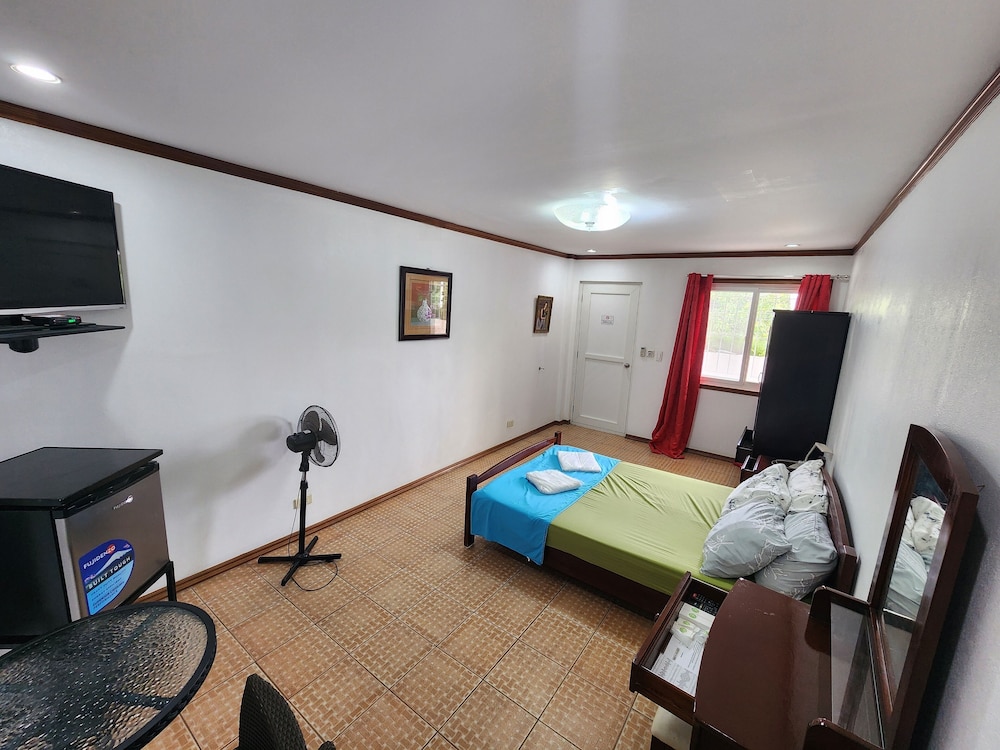 MB s Garden Inn 18/54