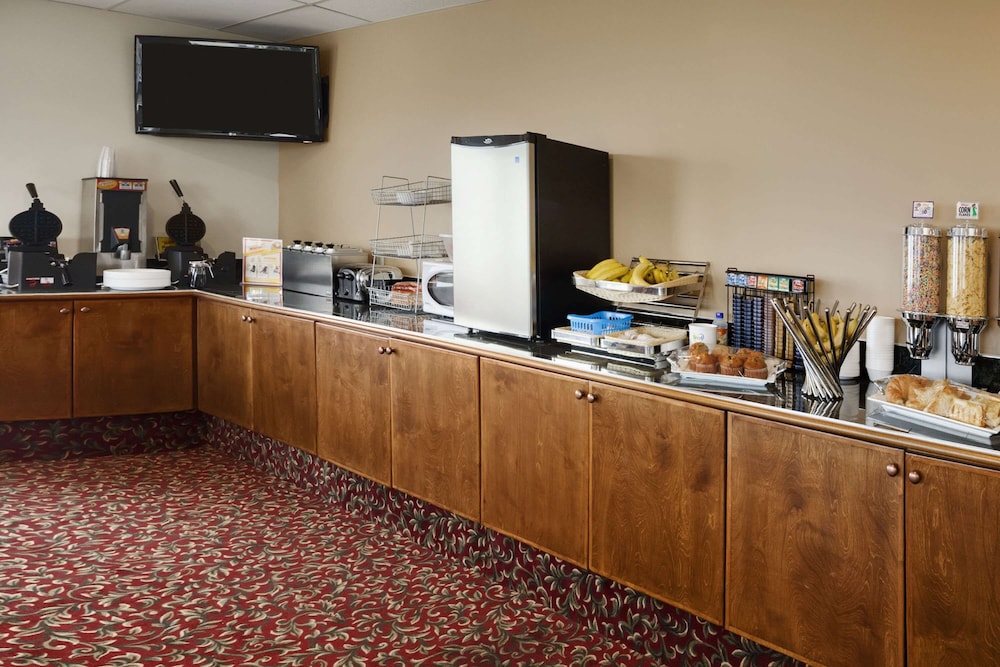 Days Inn By Wyndham Kamloops Bc 23/28