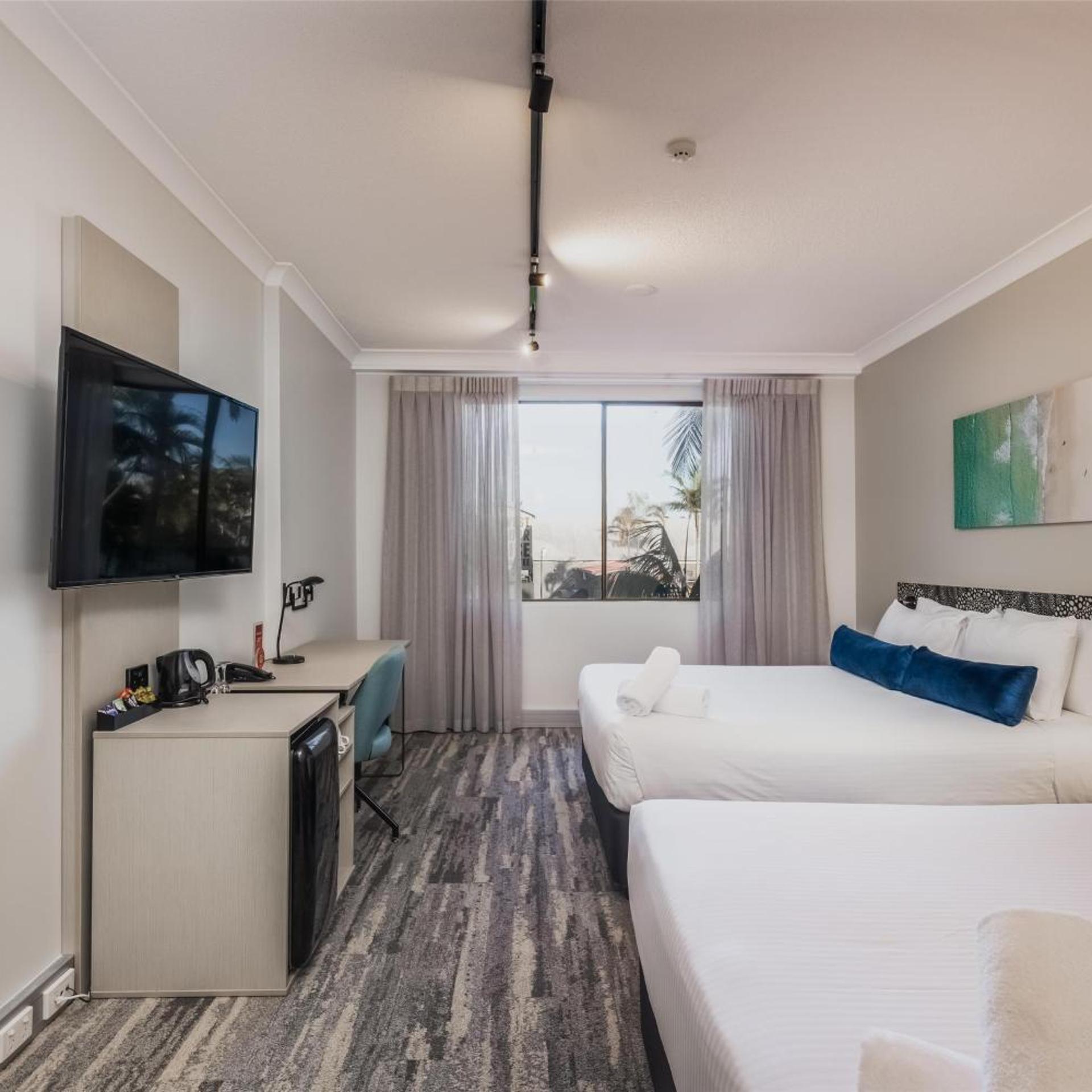 غرفة قياسية بسرير كينج وسريرين كوين، Mermaid Waters Hotel by Nightcap Plus 3/10