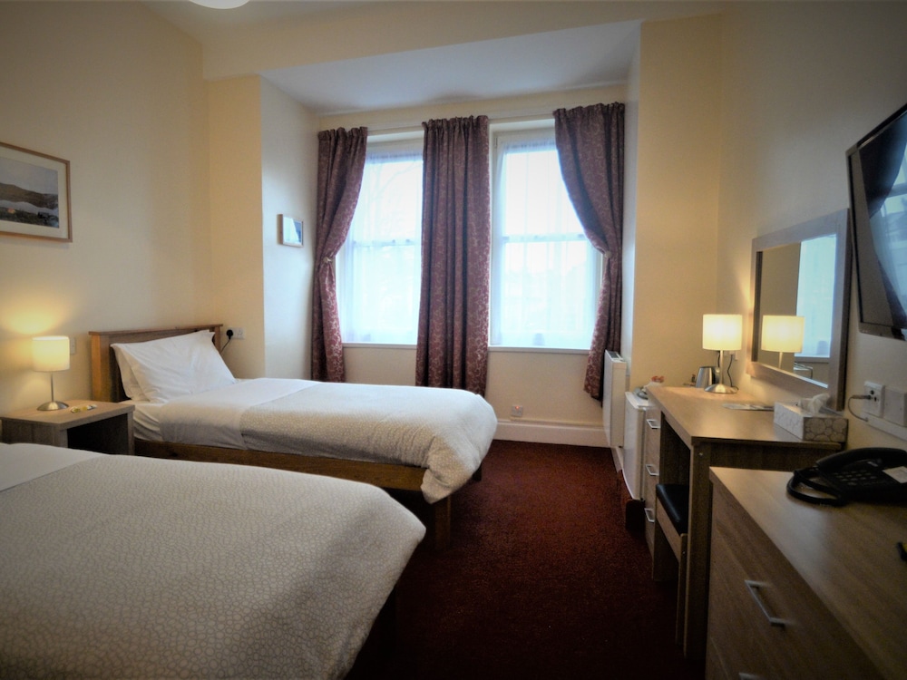 ROOM, TWIN BEDS