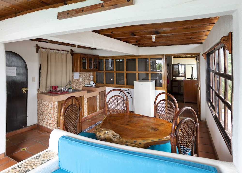 Hotel y Bungalows Acuario 6/60