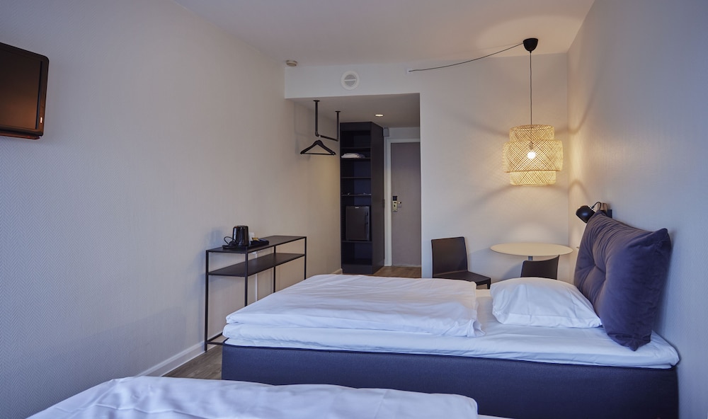 OUTLET HOTEL FREDERIKSHAVN 4/20
