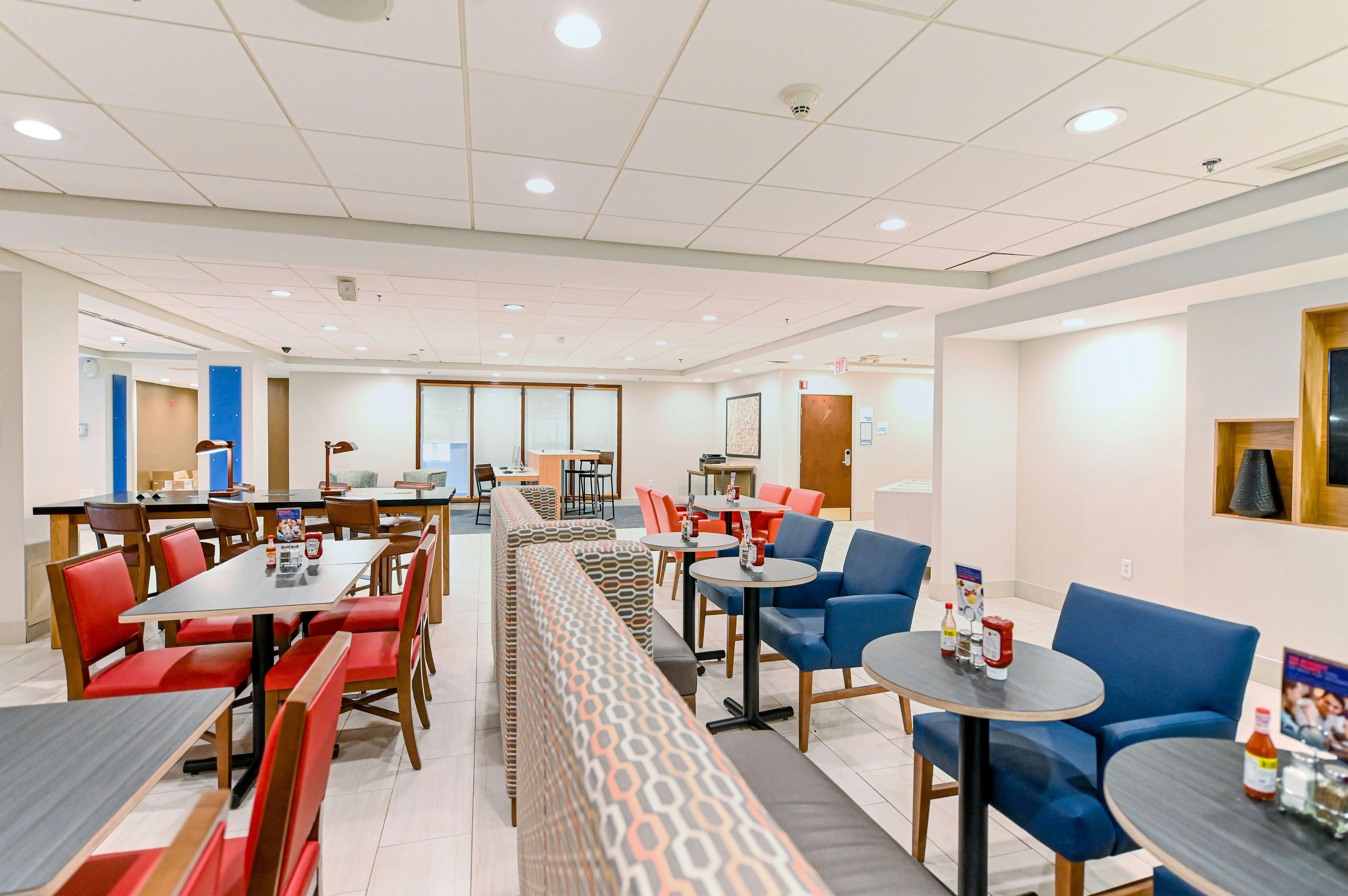 Holiday Inn Express Richmond Airport 39/60