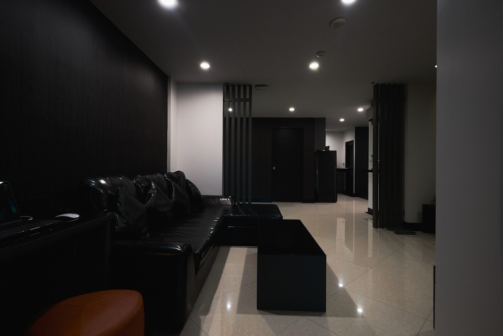 42 Grand Residence 45/49
