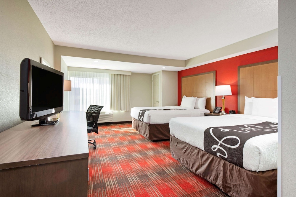 La Quinta Inn & Suites by Wyndham DC Metro Capital Beltway 17/55