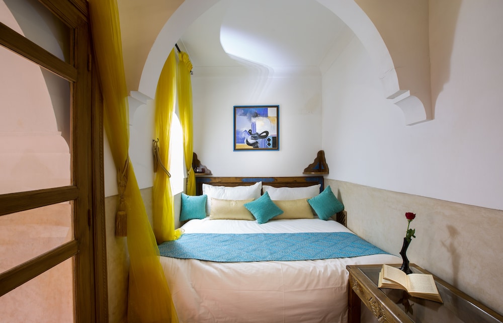 BASIC, KING BED, POOL VIEW