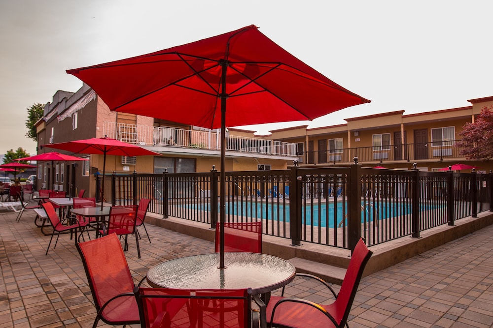 Sahara Courtyard Inn Penticton 56/77