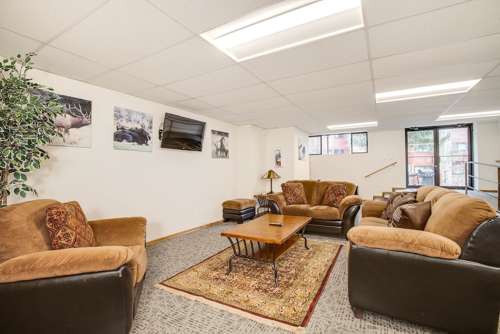 Pine Ridge Condominiums 29/50