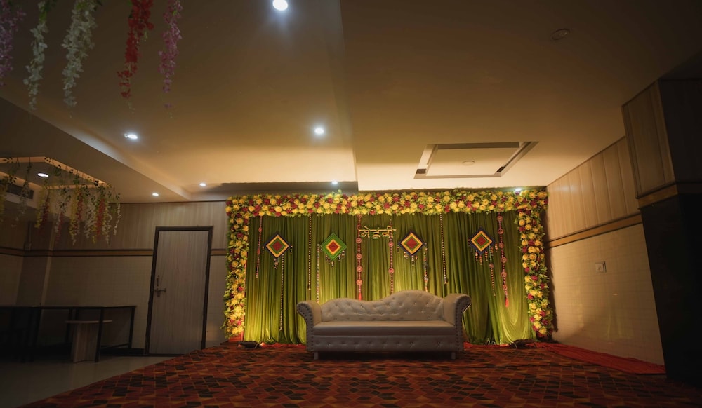 Anand Villa 5/50
