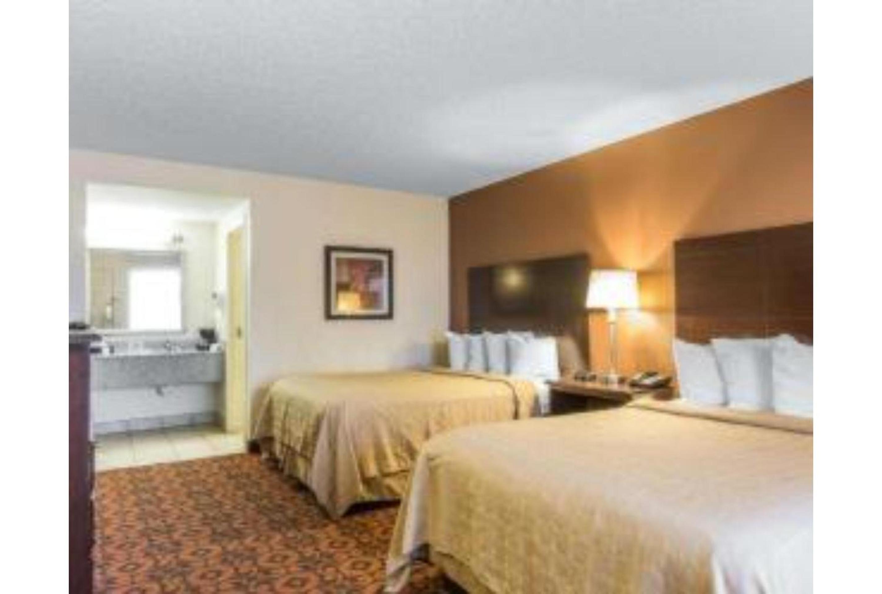 1 King Bed - Mob Acc RI Shwr Nsmk Micfridg