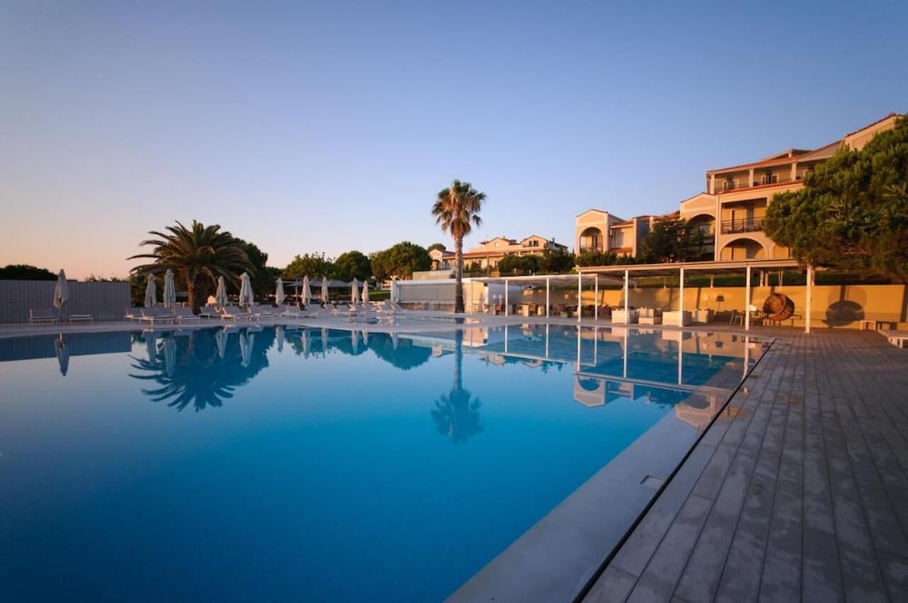 The Bay Hotel and Suites 36/60