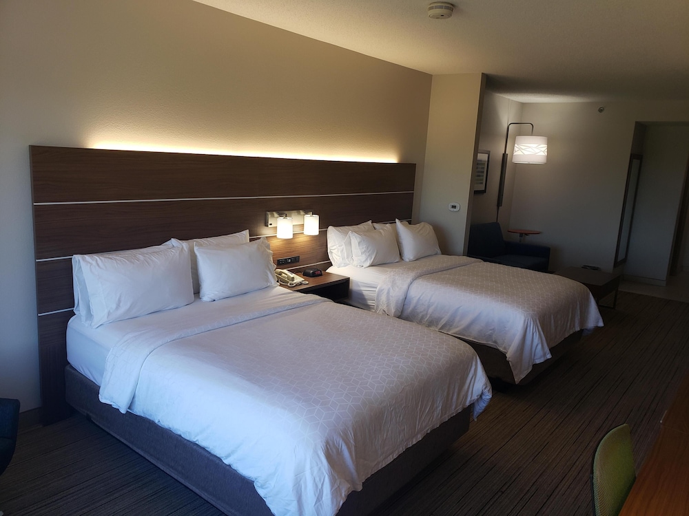 Holiday Inn Express Hotel Suites Opelika Auburn 20/71