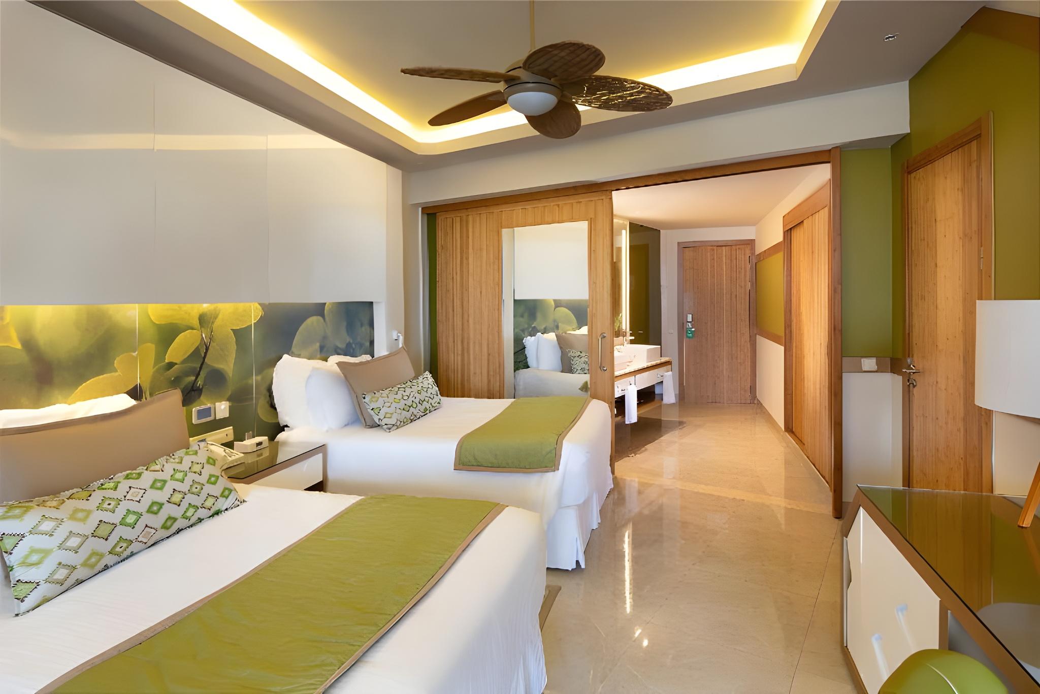 Preferred Club, Swim Up, Junior Suite