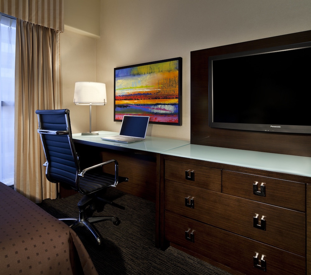 HOLIDAY INN HOTEL AND SUITES VANCOUVER DOWNTOWN 55/73