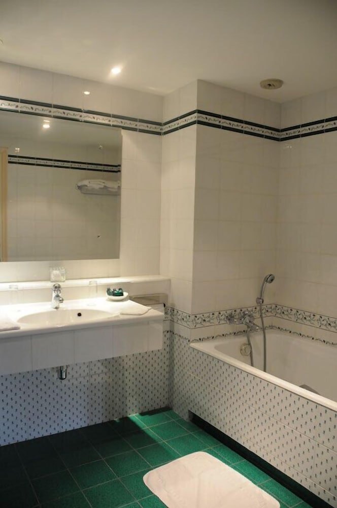 L'AUBERGE BRETONNE 45/50