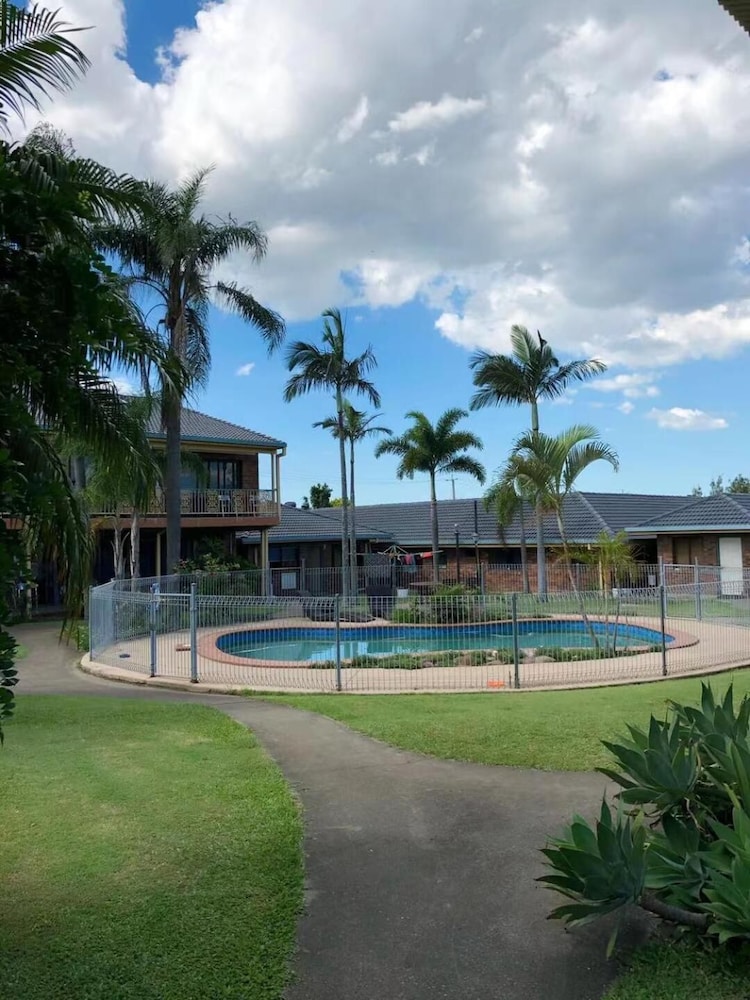 Oxley Motor Inn 40/43