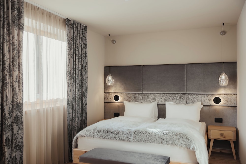 Alpine, Suite, King Bed, Sofa