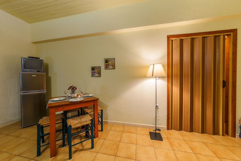 Grekis Hotel Apartments 11/33