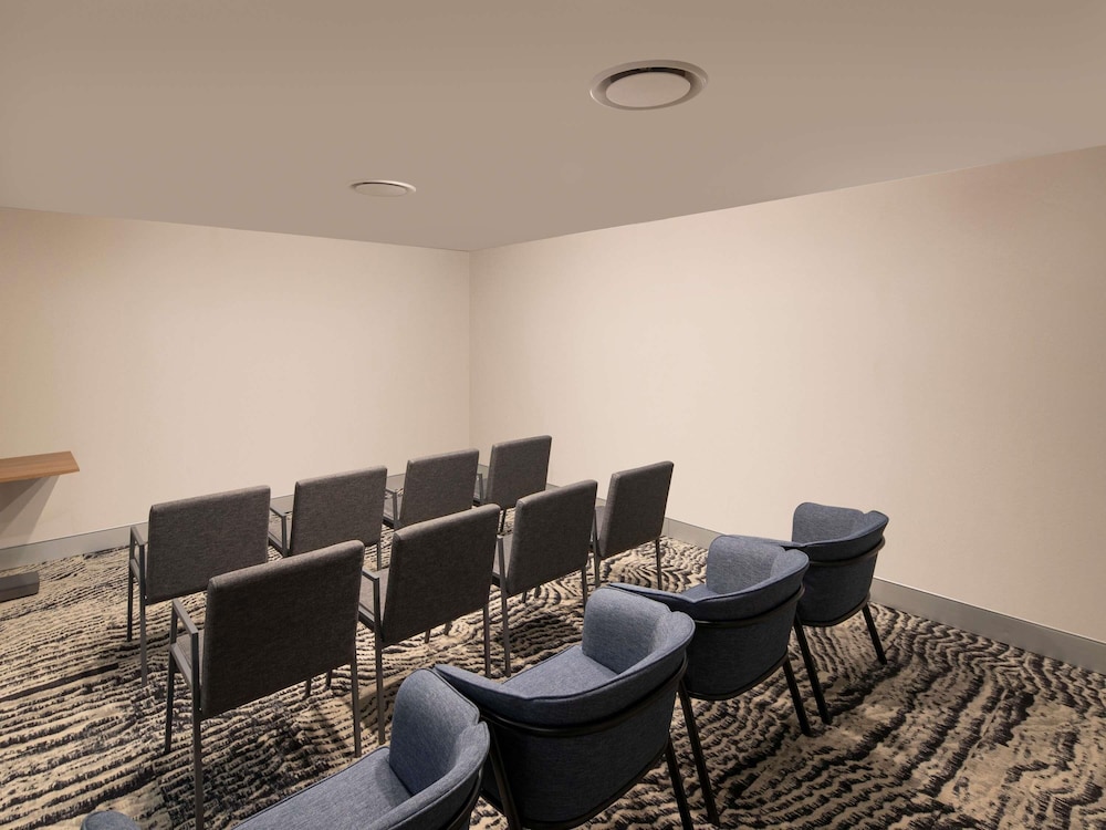 Mercure Sydney Manly Warringah 68/73