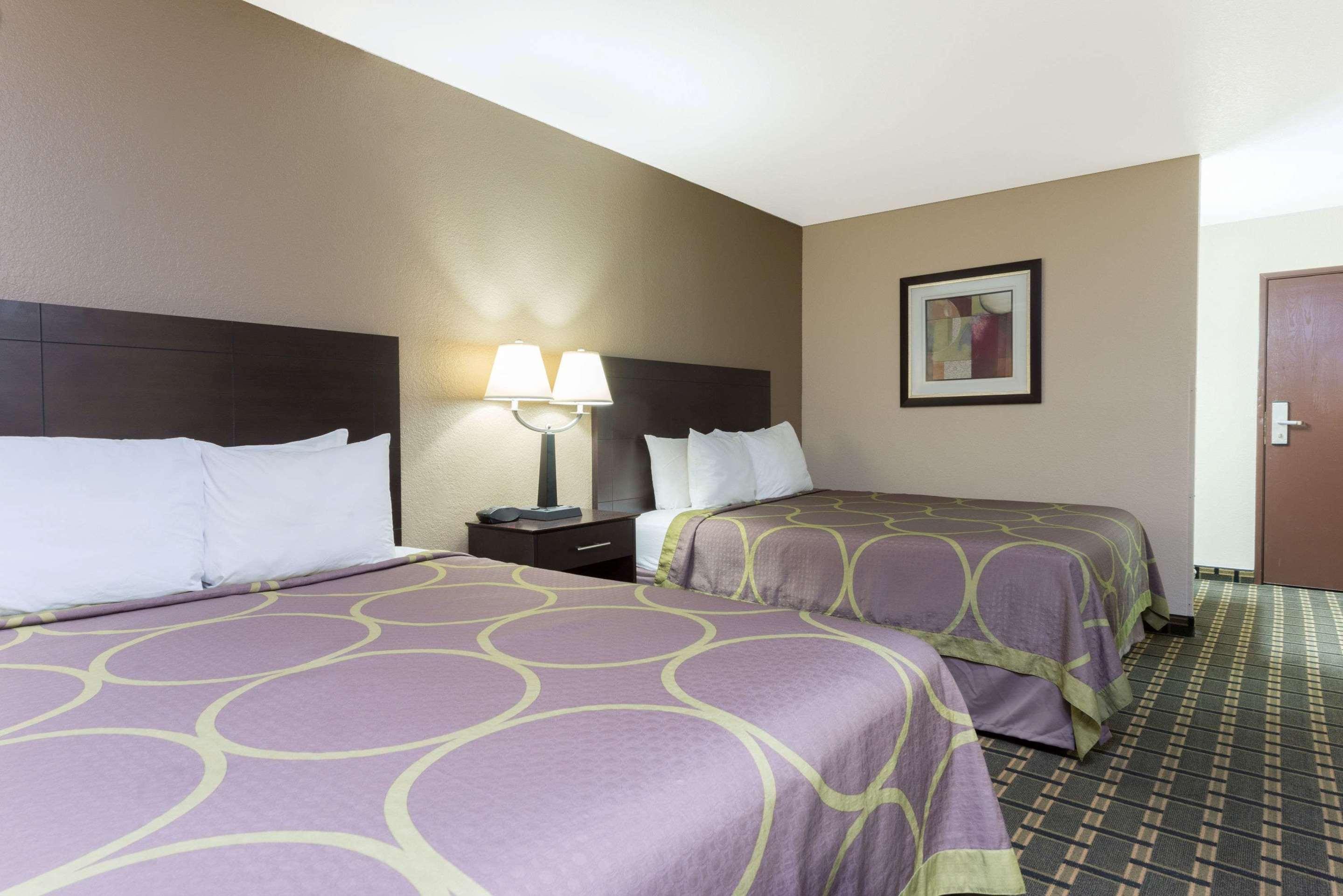 Super 8 by Wyndham Springfield East 20/30