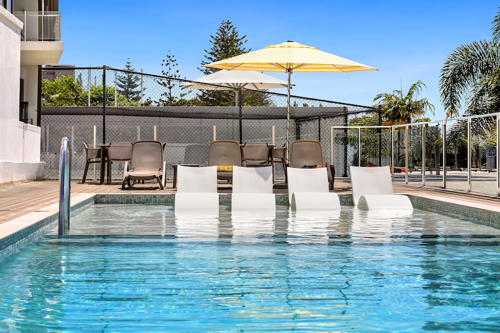 PACIFIC BEACH RESORT 29/77