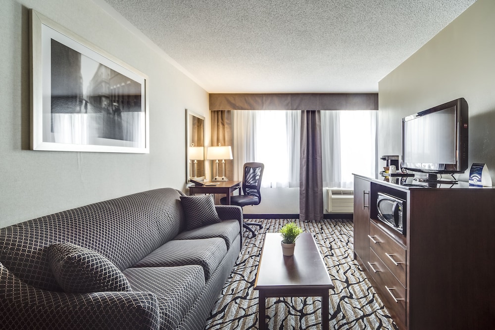 Monte Carlo Inn Oakville Suites 42/68