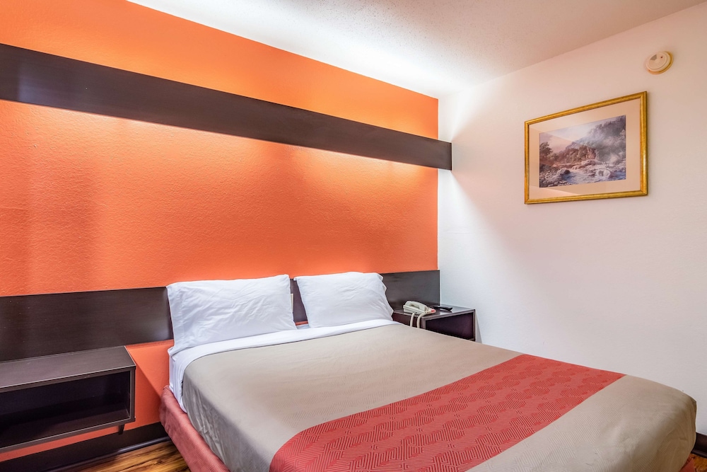 Motel6 Chattanooga, TN - Downtown 21/40