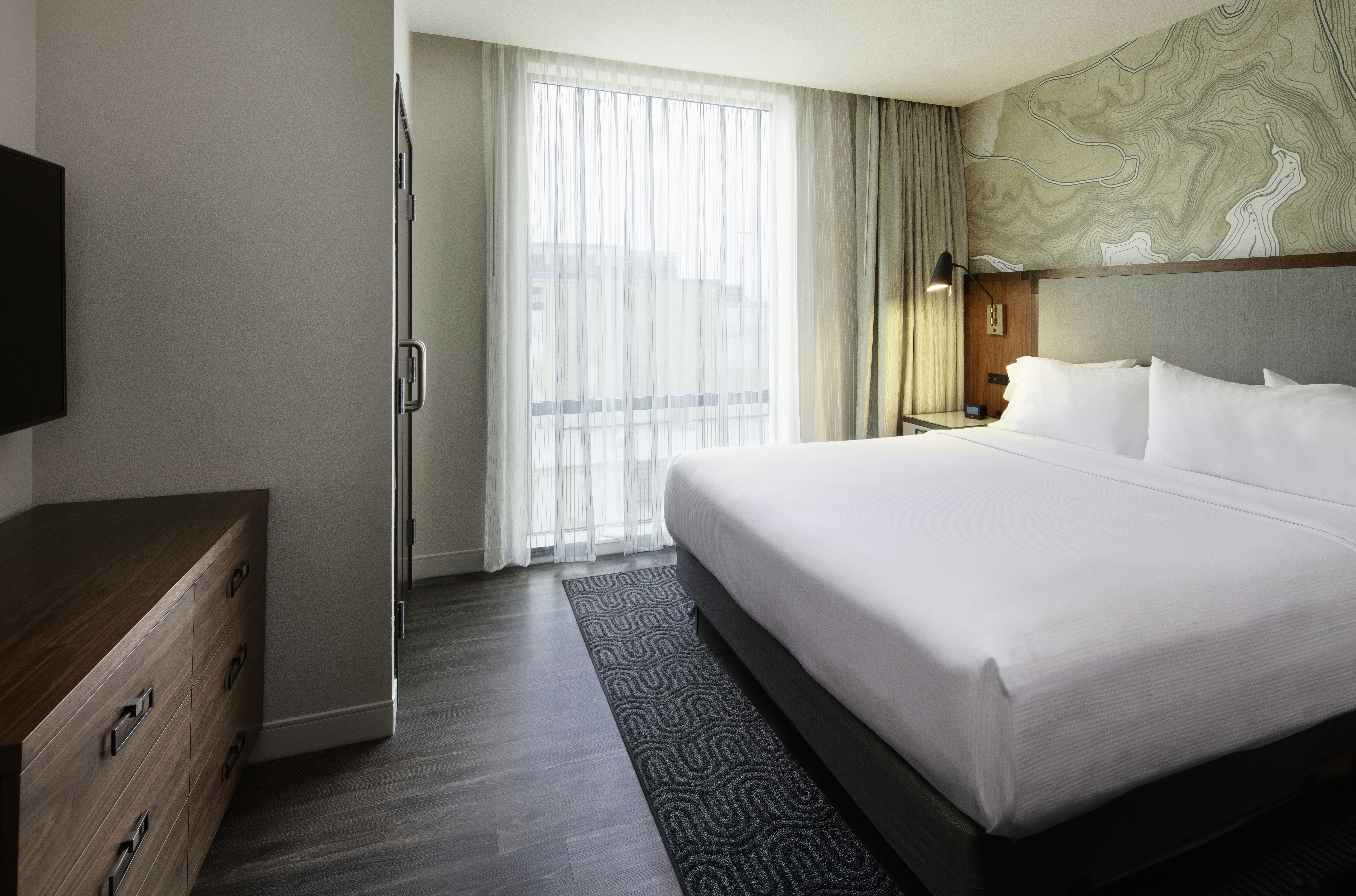 PREMIUM, SUITE, KING BED, ACCESSIBLE