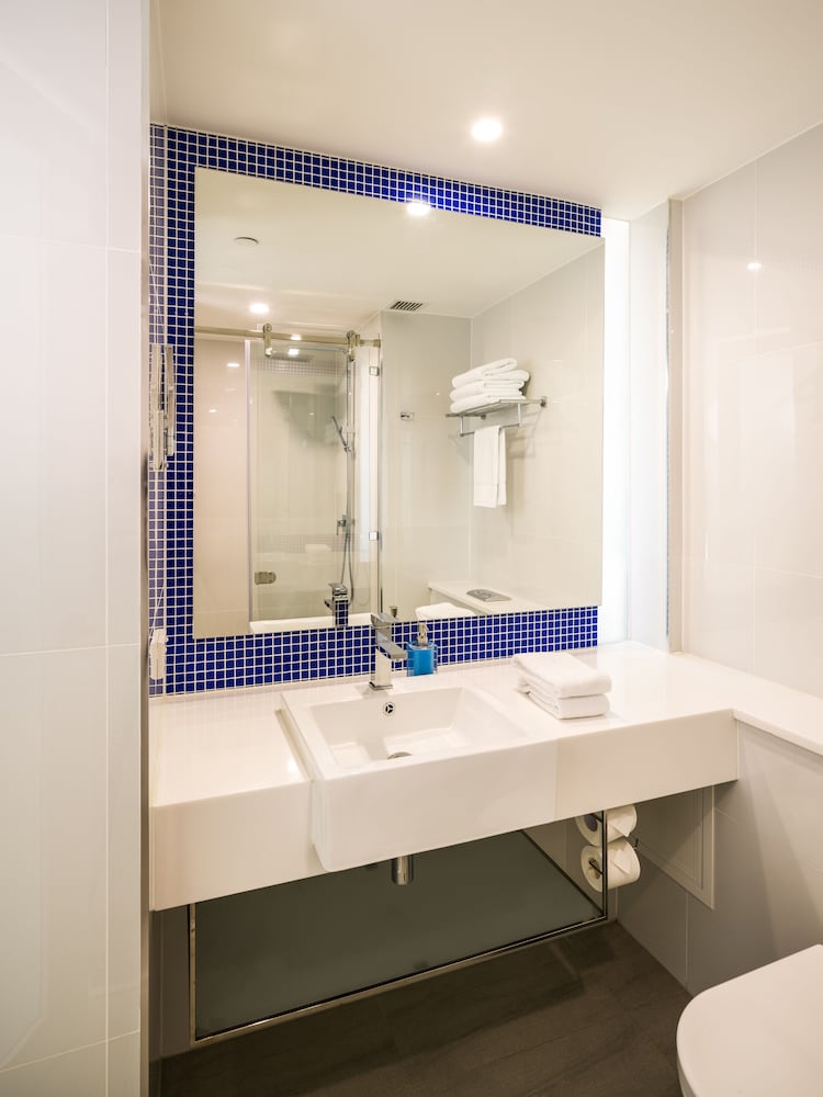 Carnmore Hotel Christchurch 47/50